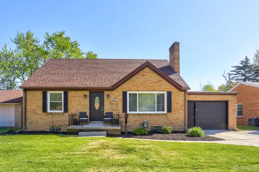 3036 Adams Avenue, Saginaw, MI 48602 - #2