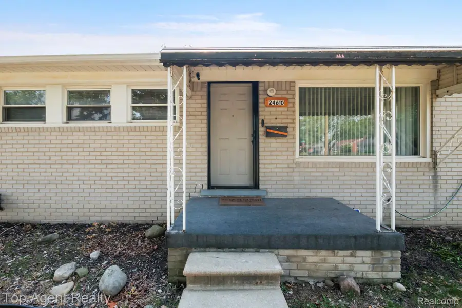 24610 Adlai Avenue, Eastpointe, MI 48021 - #2
