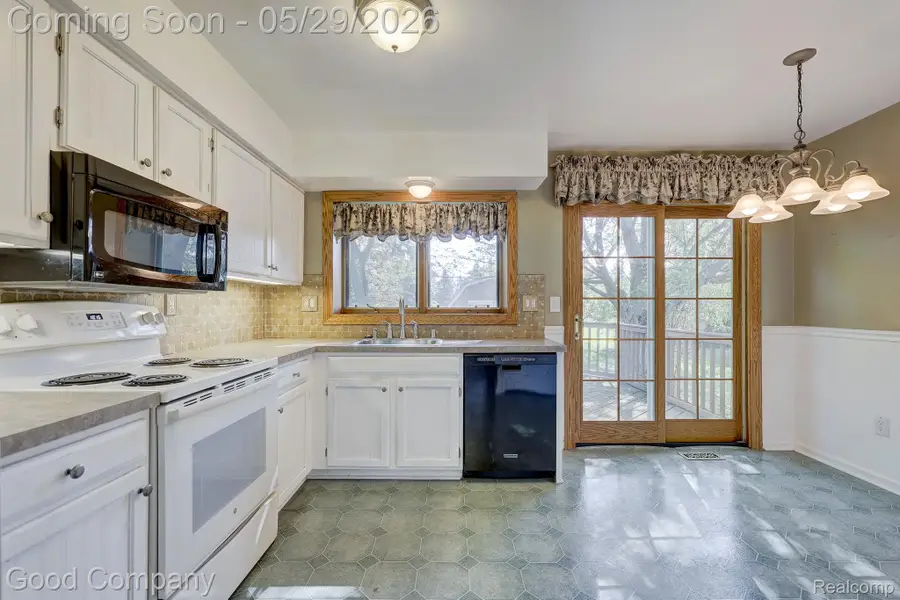 845 Hadley Road, Rochester Hills, MI 48307 - #2
