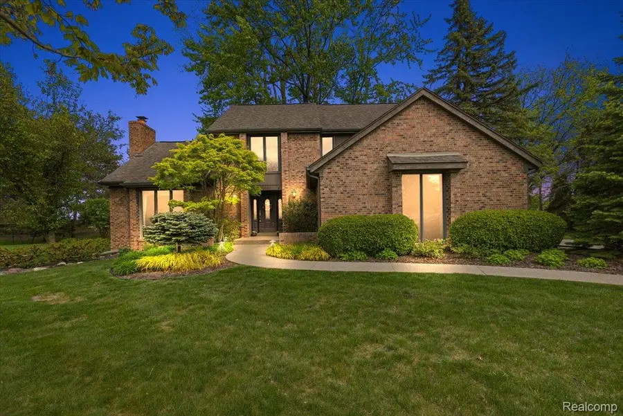 33891 Yorkridge Street, Farmington, MI 48331 - #2