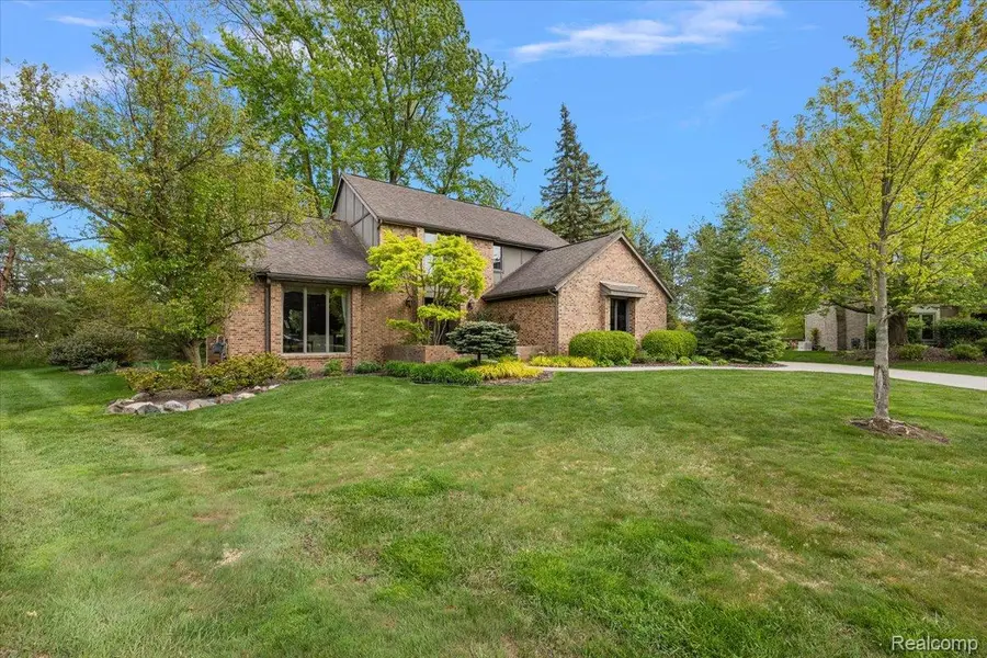 33891 Yorkridge Street, Farmington, MI 48331 - #3