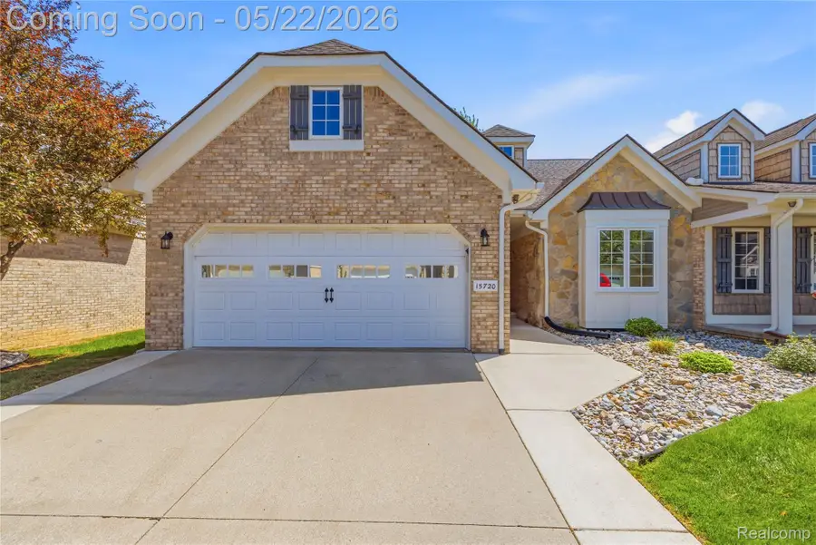 15720 Hunter Grove, Livonia, MI 48154 - #2