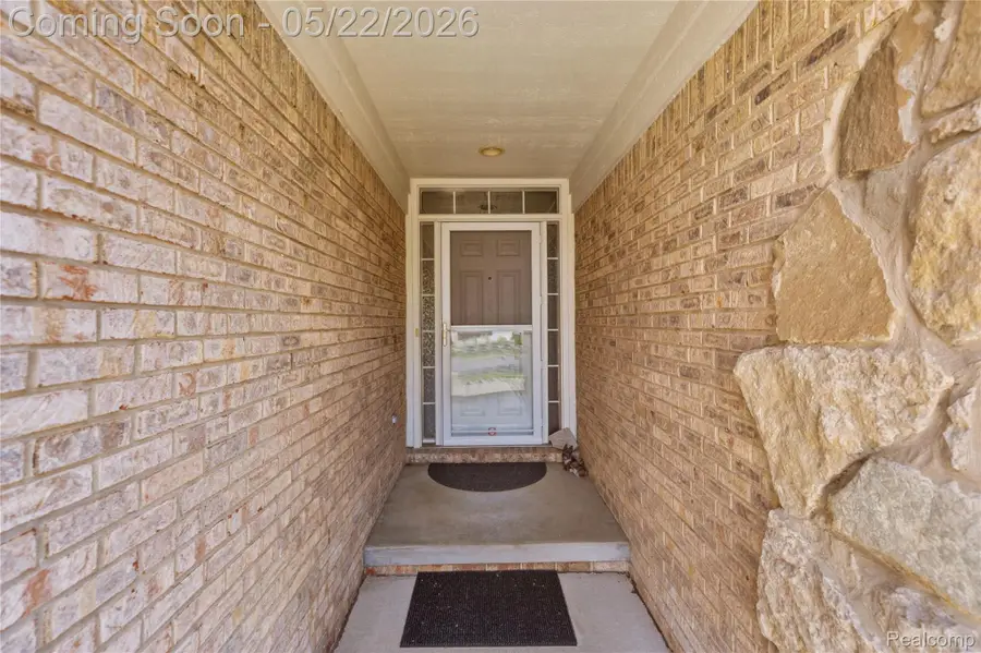 15720 Hunter Grove, Livonia, MI 48154 - #3