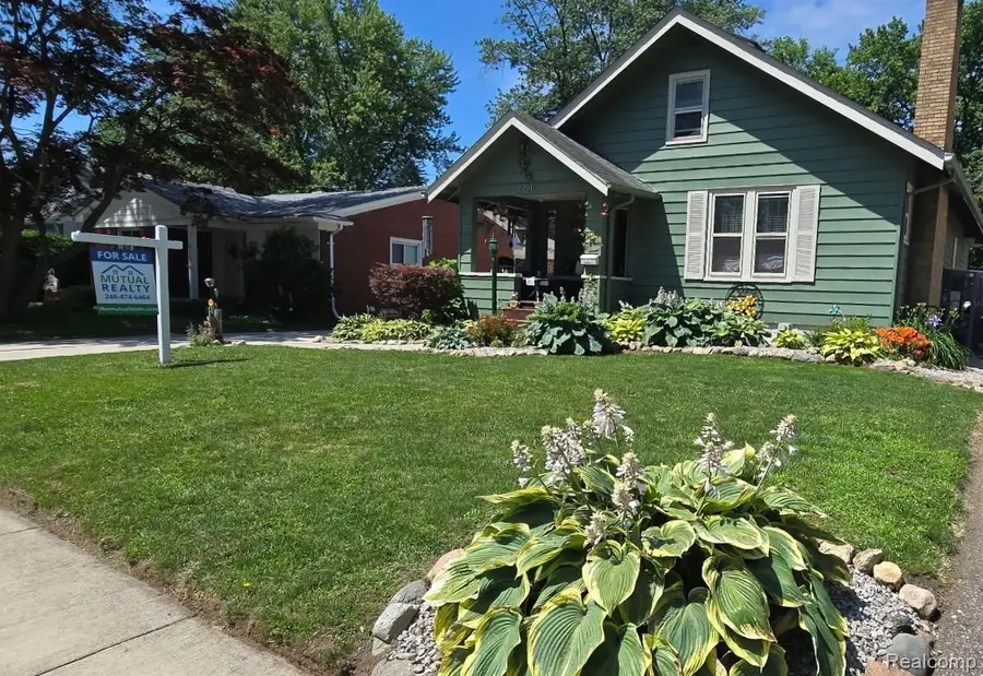 22911 Maple Avenue, Farmington, MI 48336 - #3
