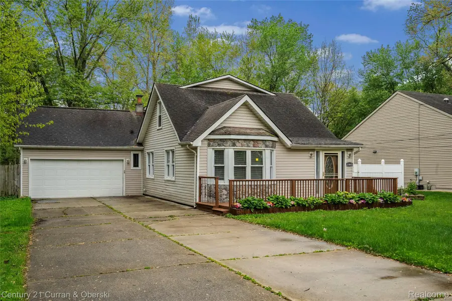 33805 Orangelawn Street, Livonia, MI 48150 - #3