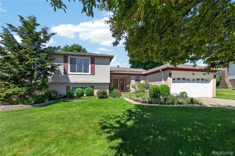 309 Antoinette Drive, Rochester Hills, MI 48309 - #2