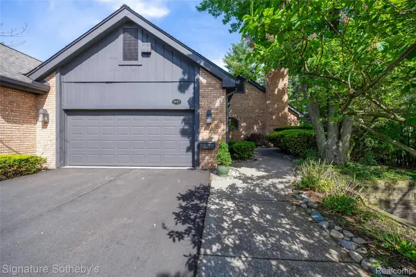 1897 Pine Ridge Lane #12, BloomfieldHills, MI 48302