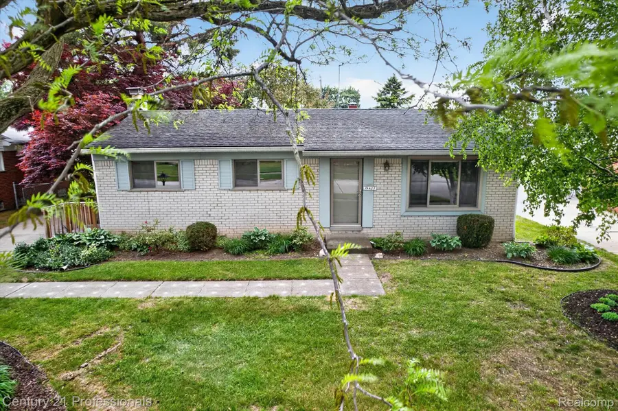 14425 Stonehouse Avenue, Livonia, MI 48154 - #2