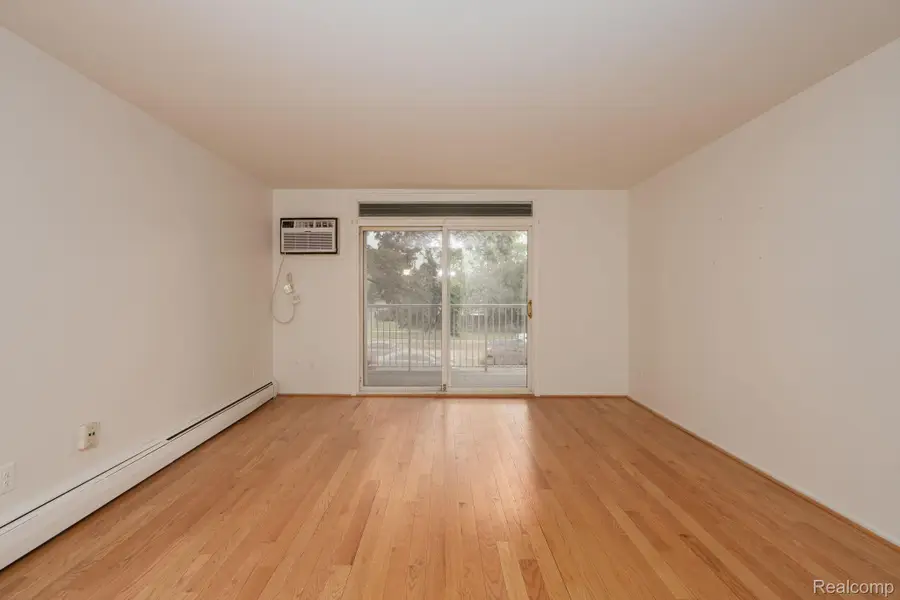 4909 Crooks Road #D4, Royal Oak, MI 48073 - #2