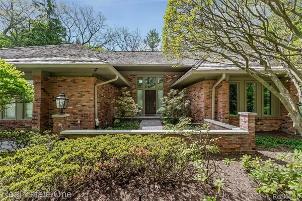 901 Bloomfield Club Court, BloomfieldHills, MI 48301