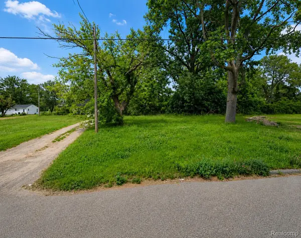 1182 W Juliah Avenue, Flint, MI 48505
