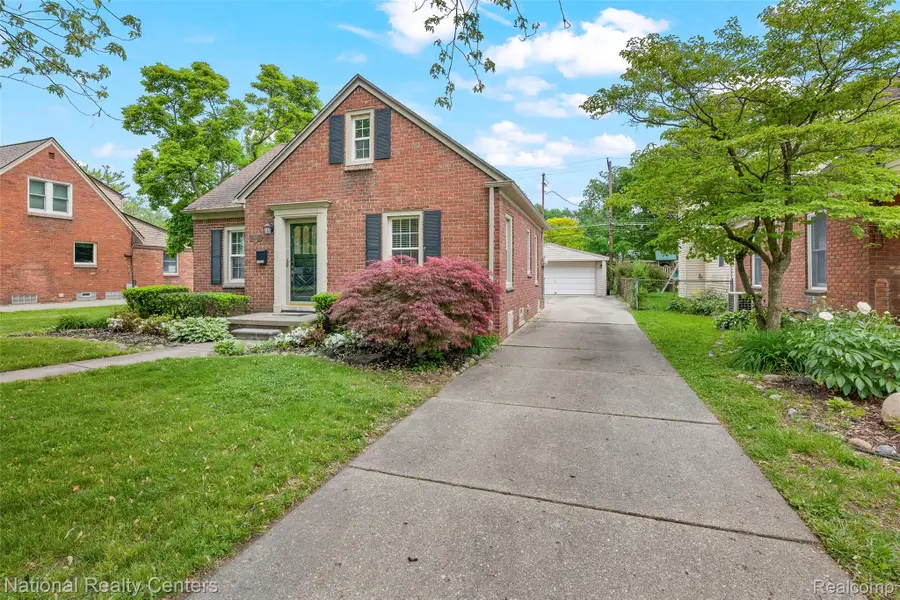 9924 Arden Street, Livonia, MI 48150 - #2
