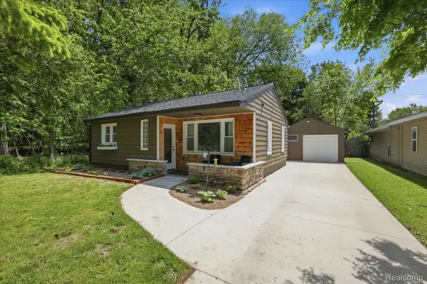 4805 Fenmore Avenue, Waterford, MI 48328