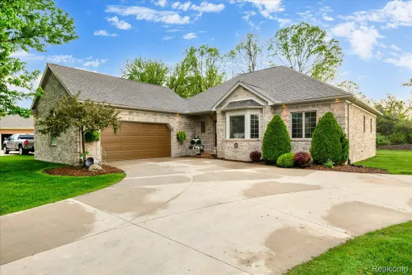 2376 Joseph Tamron Drive W, St, MI 48079