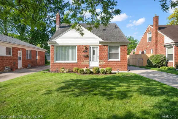 21628 Newcastle Road, HarperWoods, MI 48225