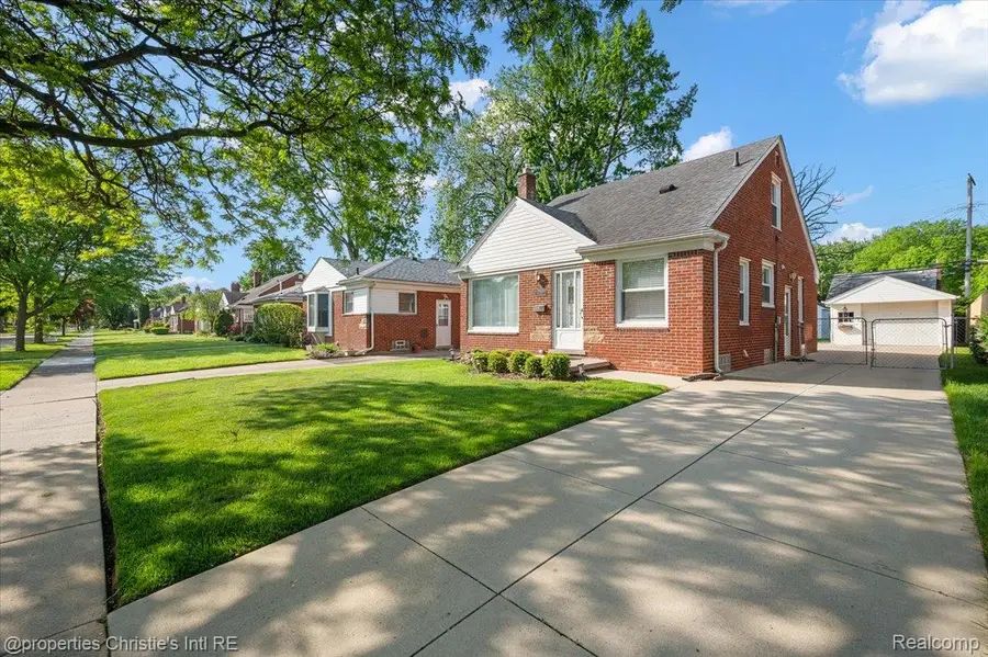21628 Newcastle Road, Harper Woods, MI 48225 - #2