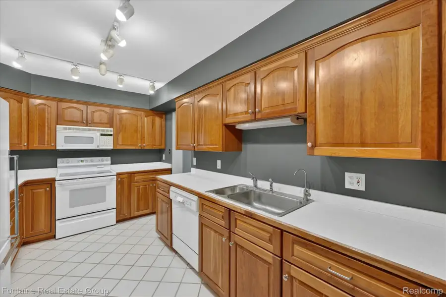 7406 Azalea Court, West Bloomfield, MI 48322 - #2