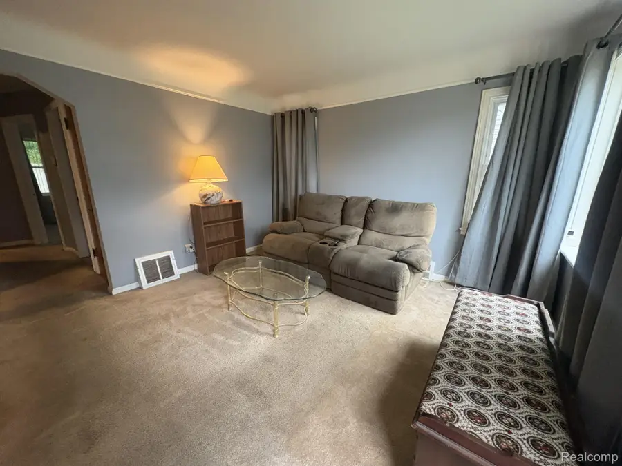 21555 Panama Avenue, Warren, MI 48091 - #2