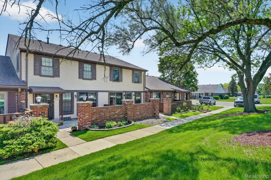 39427 Heatherheath Drive, Clinton, MI 48038 - #2