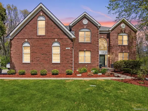 5318 Glenwood Creek, Clarkston, MI 48348