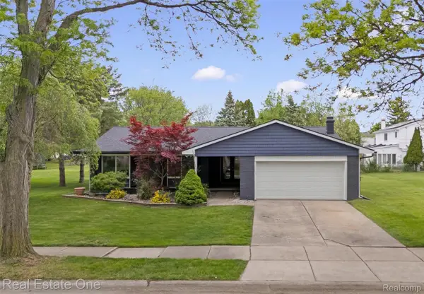 489 Evaline Drive, Troy, MI 48085