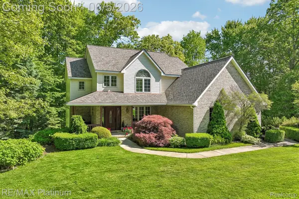 2260 Moorland's View, Howell, MI 48855