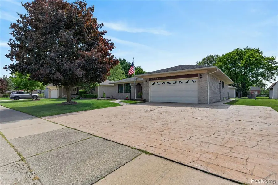 37465 Dundee Street, Sterling Heights, MI 48310 - #2
