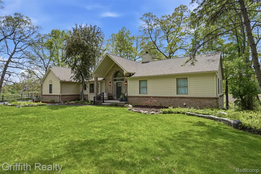 10232 Spencer Road, Brighton, MI 48114 - #2
