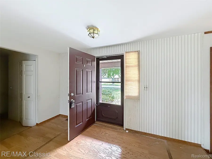 44150 S Umberland Circle, Canton, MI 48187 - #2