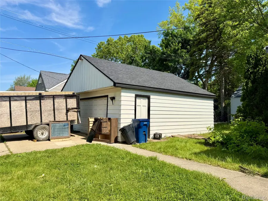 1601 N Ballenger Highway, Flint, MI 48504 - #2