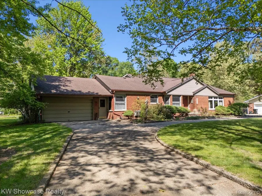 21105 Hugo Street, Farmington, MI 48336 - #2
