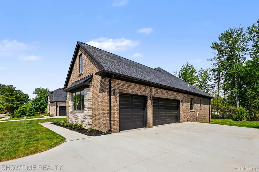 11695 Encore Drive, Utica, MI 48315 - #3