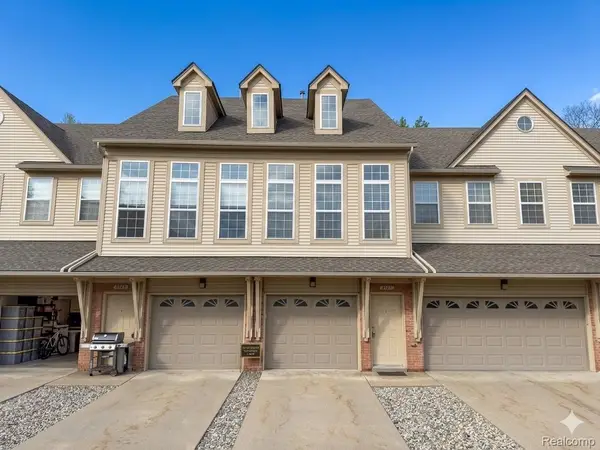 5151 Parsley Drive #33, ShelbyTwp, MI 48316