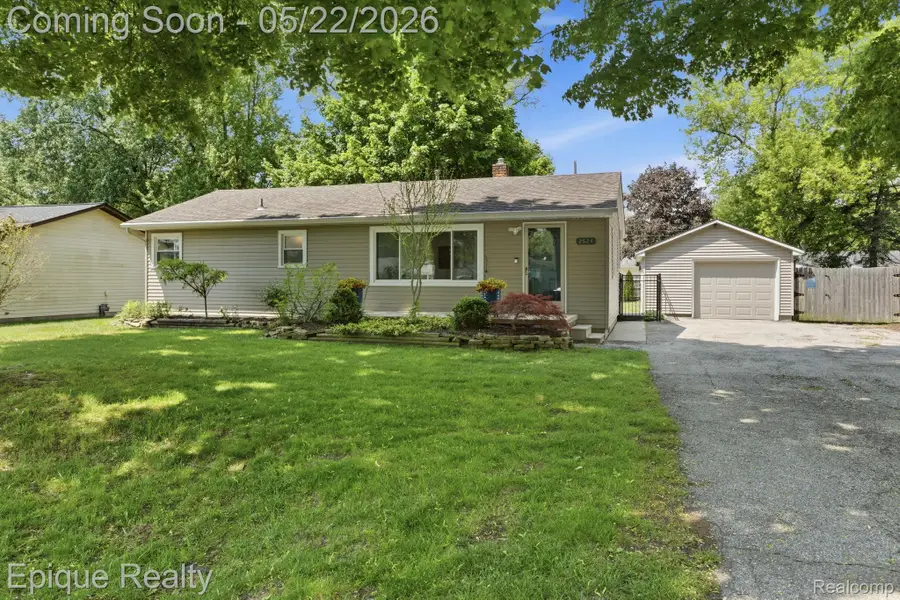 2624 Harrison Avenue, Rochester Hills, MI 48307 - #2