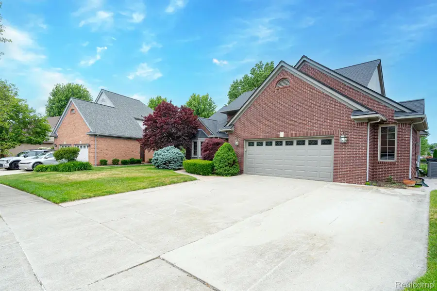 47248 Malburg Way Drive, Macomb, MI 48044 - #2