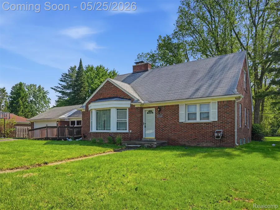 33160 Defour Drive, Sterling Heights, MI 48310 - #2