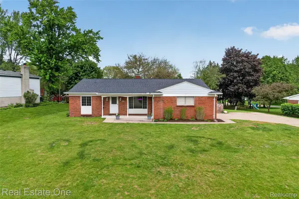 2802 Costa Mesa Road, Waterford, MI 48329