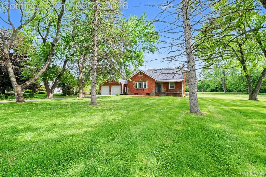 1093 W Maple Avenue, Flint, MI 48507 - #2