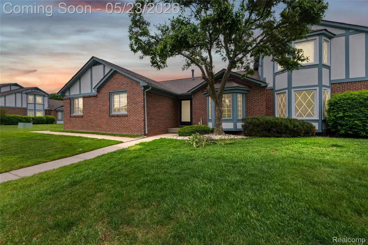 45511 Dover Drive, Macomb, MI 48044 - #1