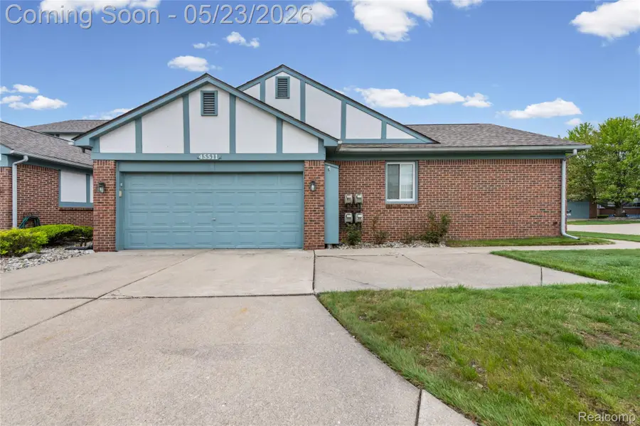 45511 Dover Drive, Macomb, MI 48044 - #2