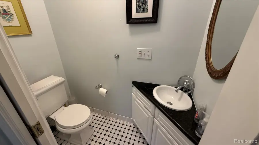 889 Rivard Boulevard, Grosse Pointe, MI 48230 - #3