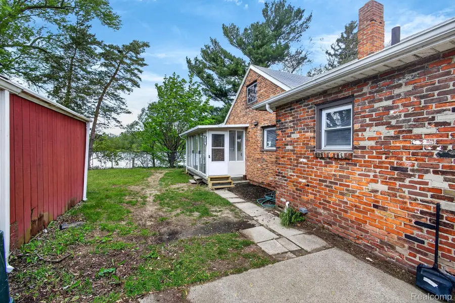4047 Mitchell Drive, Flint, MI 48506 - #2