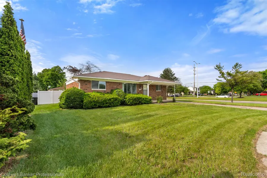 13485 Bernadette Court, Sterling Heights, MI 48313 - #3