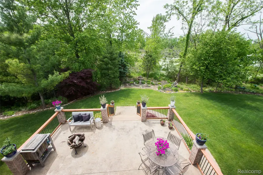 58721 Carriage Lane, South Lyon, MI 48178 - #2