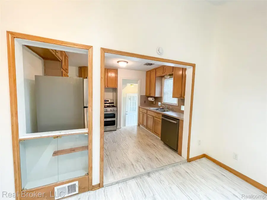 603 Vernier Road, Grosse Pointe Woods, MI 48236 - #3