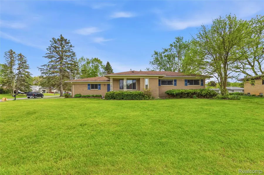 3129 Beacham Drive, Waterford, MI 48329 - #2