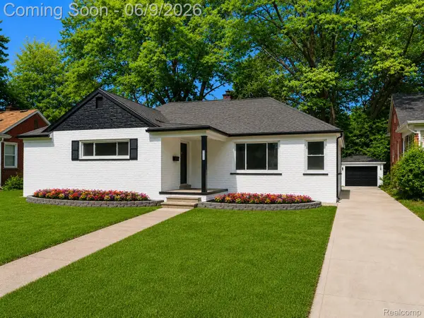 24221 Cloverlawn Street, OakPark, MI 48237