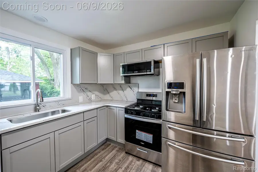 24221 Cloverlawn Street, Oak Park, MI 48237 - #3