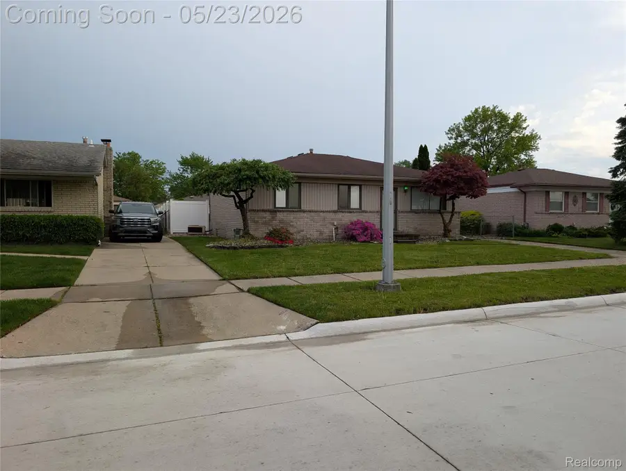 16318 Wellington Avenue, Roseville, MI 48066 - #2