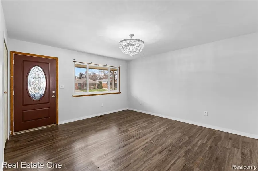 8456 Robindale Avenue, Dearborn Heights, MI 48127 - #2